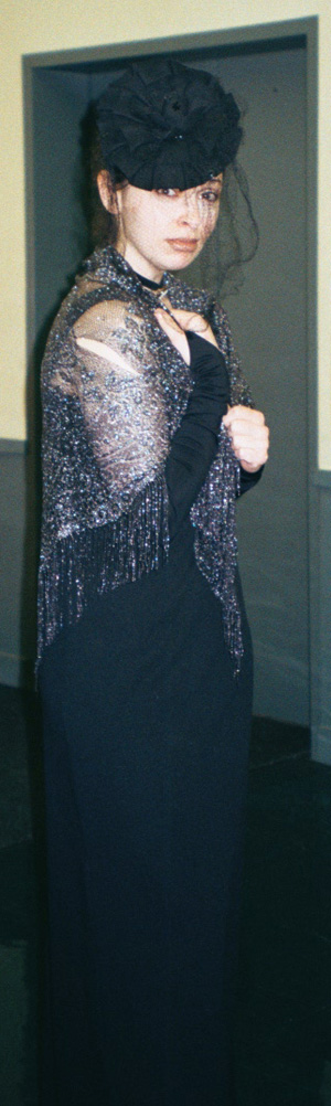 Dara as Annette
